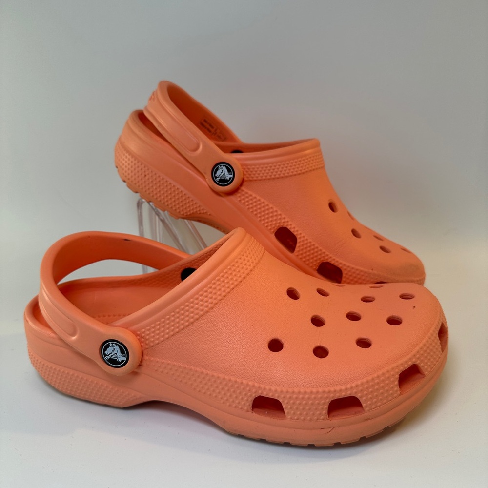 Crocs Classic Size Women’s 7 Men’s 5 Solid Orange Coral Salmon Clogs